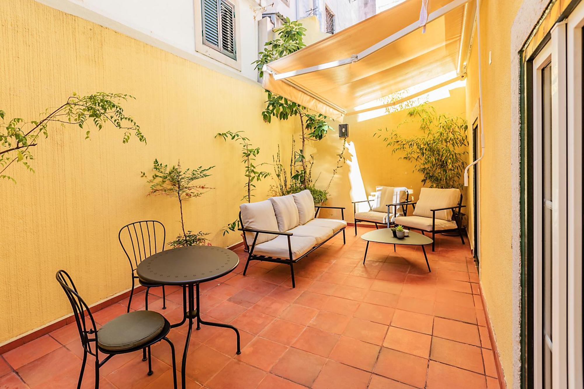 Lr Guest house *